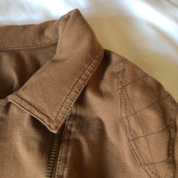 Lightweight jacket - Picture 2 of 6